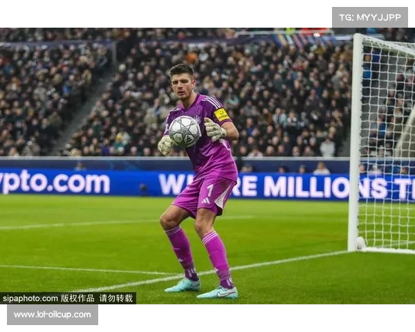 戈登完成大四喜后与队友庆祝,圣詹姆斯公园球场响起震天欢呼 戈登完成大四喜后与队友庆祝,圣詹姆斯公园球场响起震天欢呼